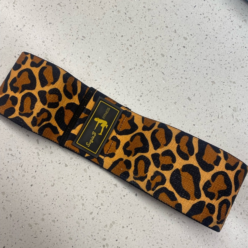 SuzieB Leopard glute band